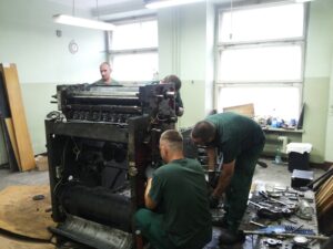 usuwanie starych maszyn drukarskich