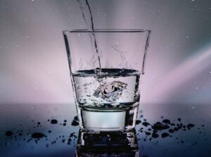 water, glass, liquid, wet, refreshment, diamond, splash, water glass, drop of water, fresh, light effect, blow, gems, luxury, wealth, ice cubes, nature, diamond shape, drink, drinking glass, sparkling water